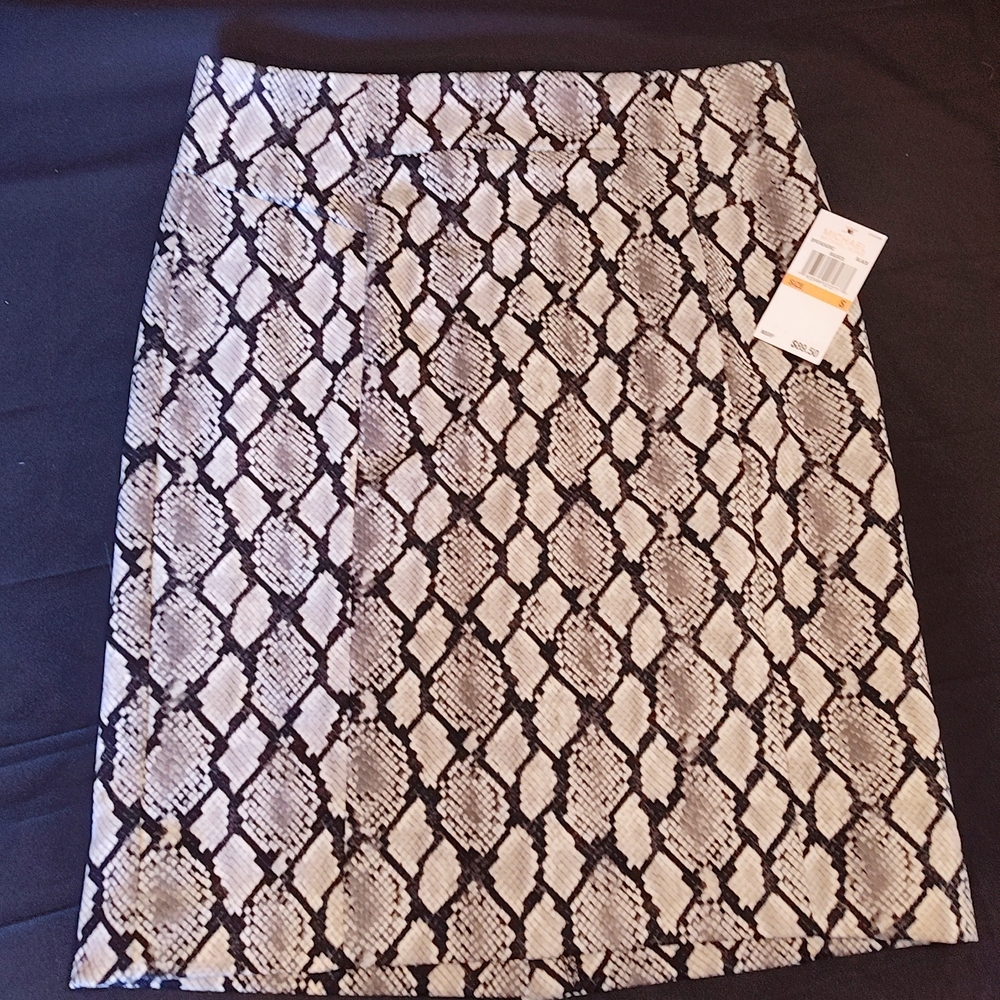 Stylish Black and White Skirt